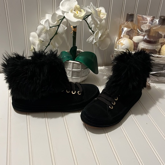 UGG Blk Ankle Booties 8 - Picture 2 of 8